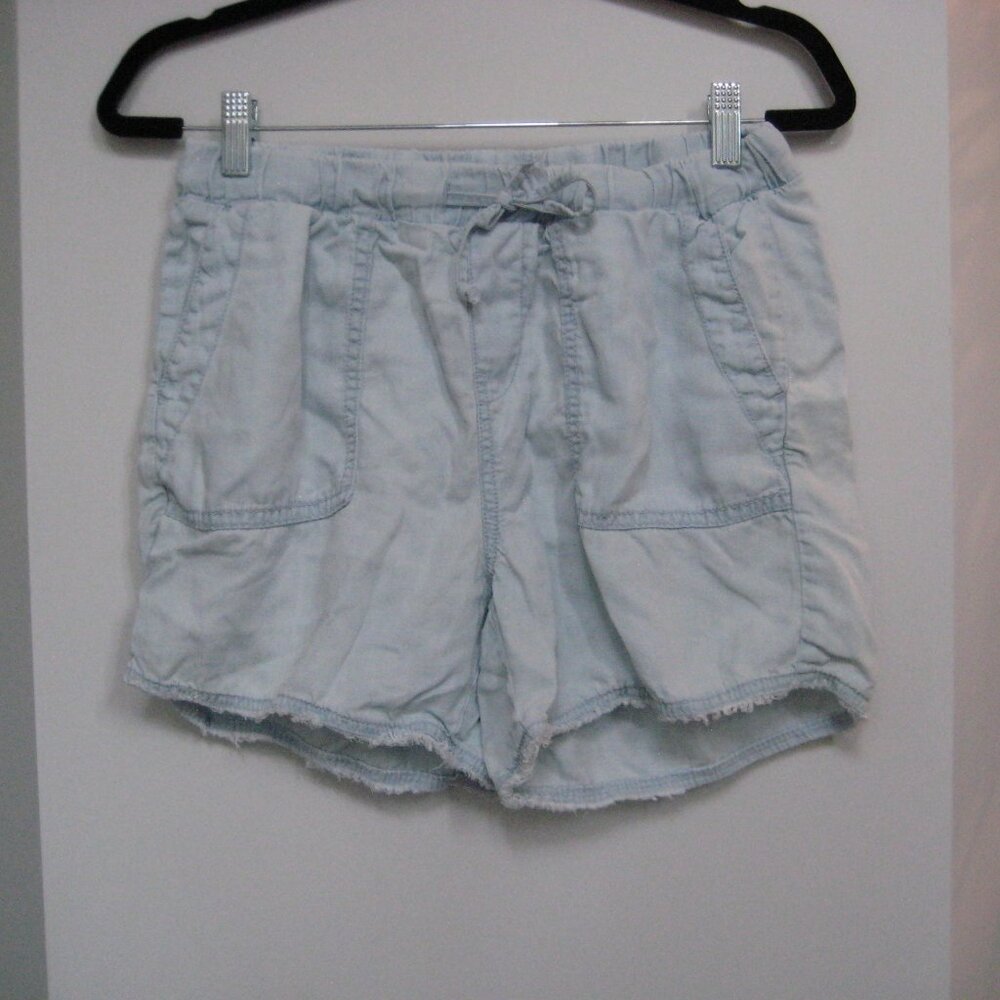 Devoted lightweight shorts with pockets